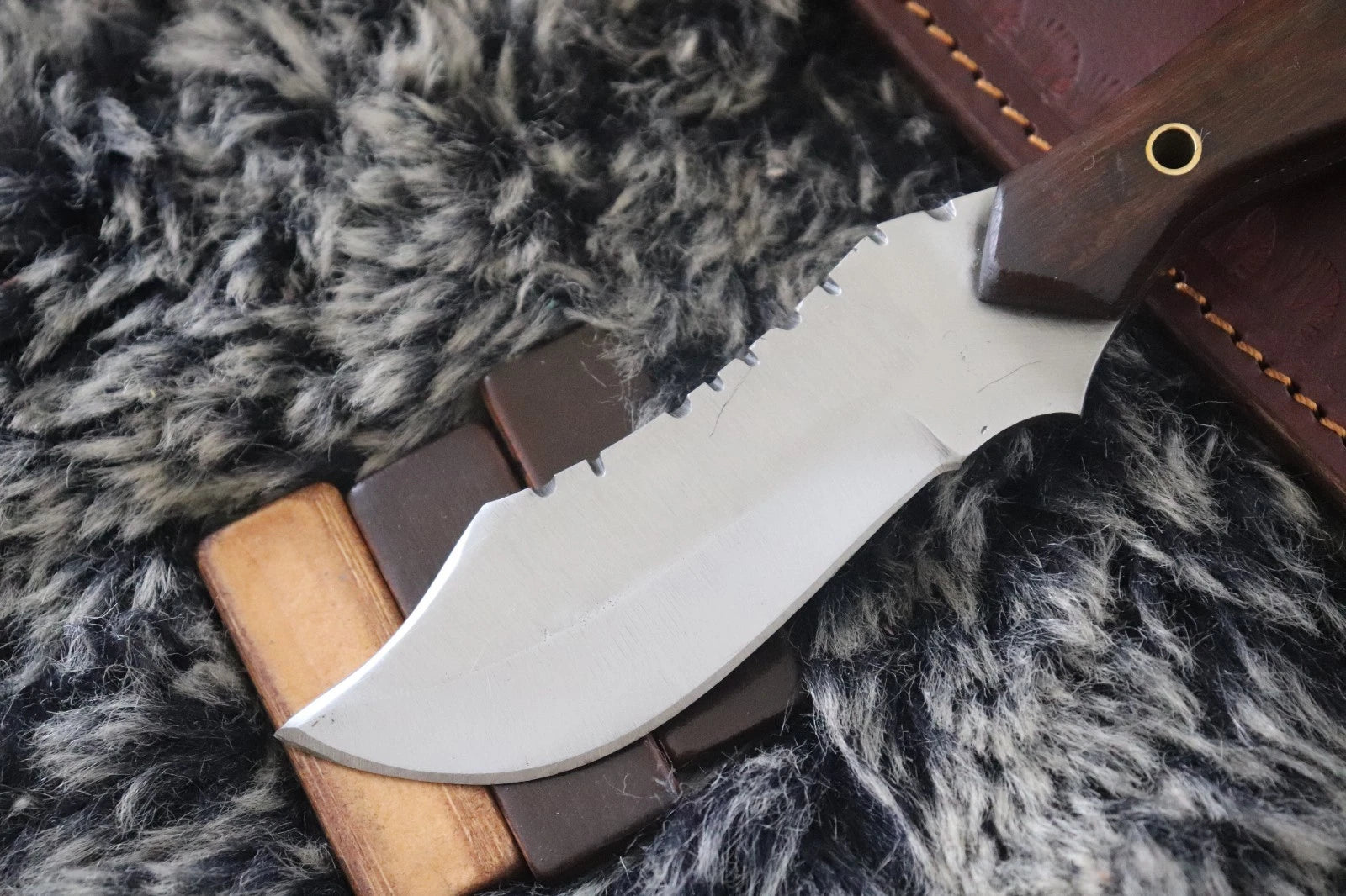 MKS HANDMADE D2 TOOL STEEL HUNTING BOWIE SKINNER KNIFE WALNUT WOOD HANDLE