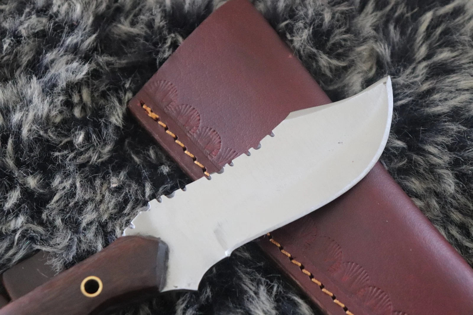 MKS HANDMADE D2 TOOL STEEL HUNTING BOWIE SKINNER KNIFE WALNUT WOOD HANDLE