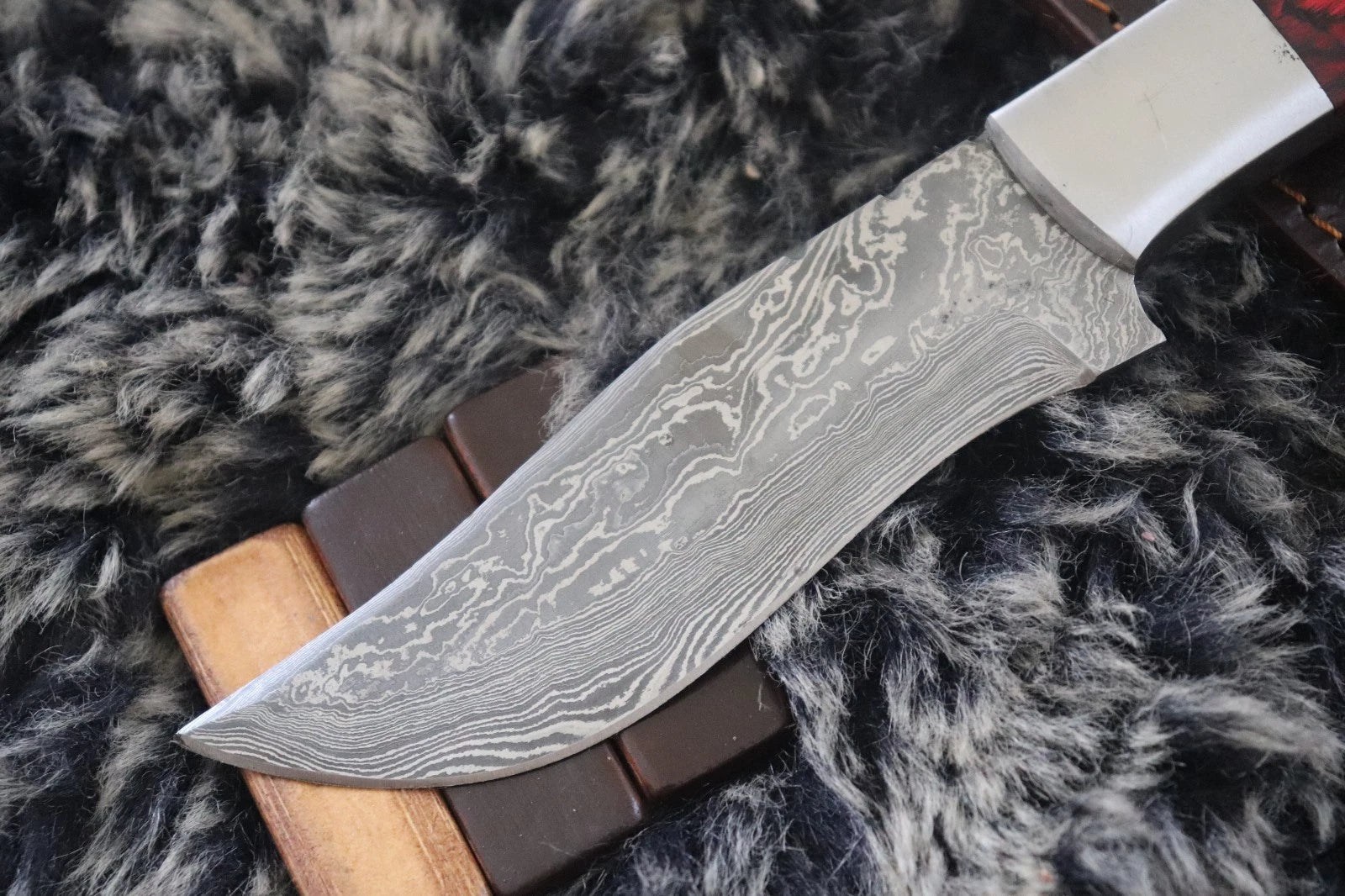 MKS HANDMADE DAMASCUS ART HUNTING CLIP-POINT BOWIE KNIFE WITH HARD WOOD HANDLE