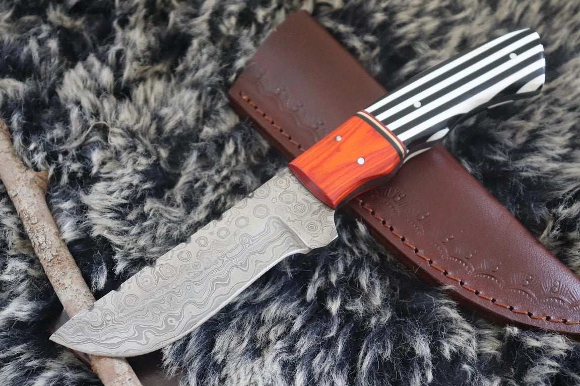 MKS HANDMADE DAMASCUS ART HUNTING CLIP-POINT KNIFE WITH HARD WOOD HANDLE