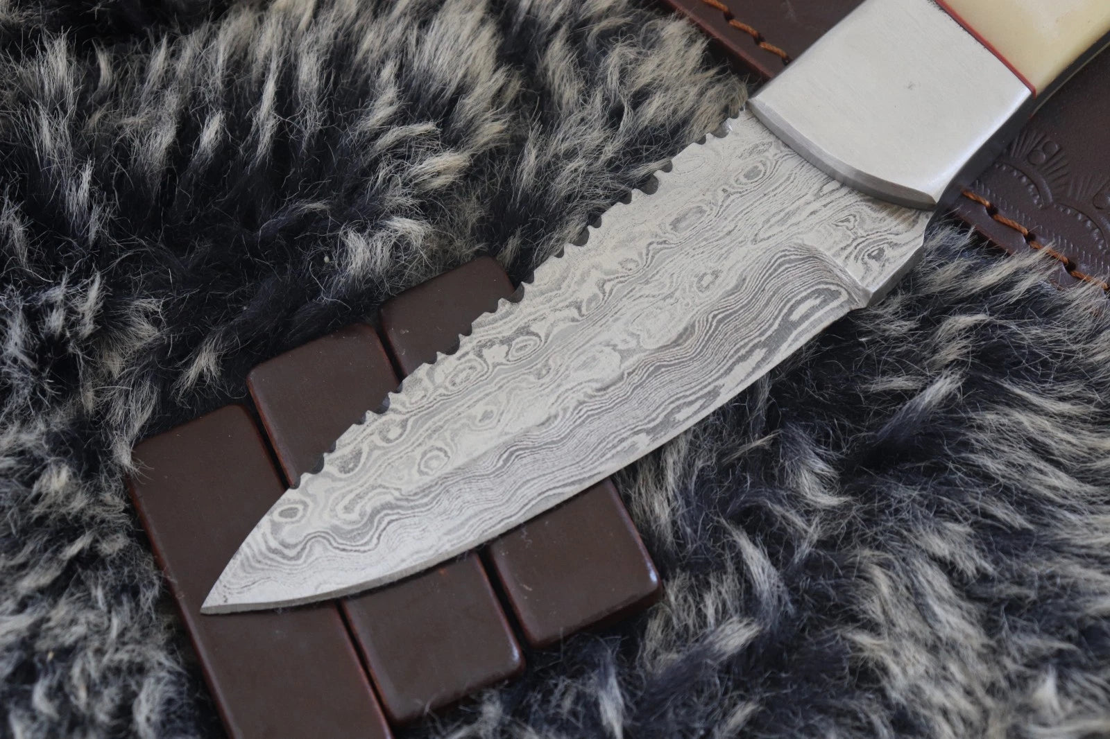 MKS HANDMADE DAMASCUS ART HUNTING DROP-POINT KNIFE WITH CAMEL BONE HANDLE