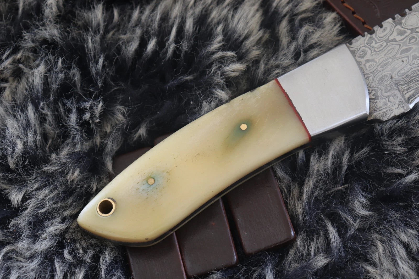 MKS HANDMADE DAMASCUS ART HUNTING DROP-POINT KNIFE WITH CAMEL BONE HANDLE