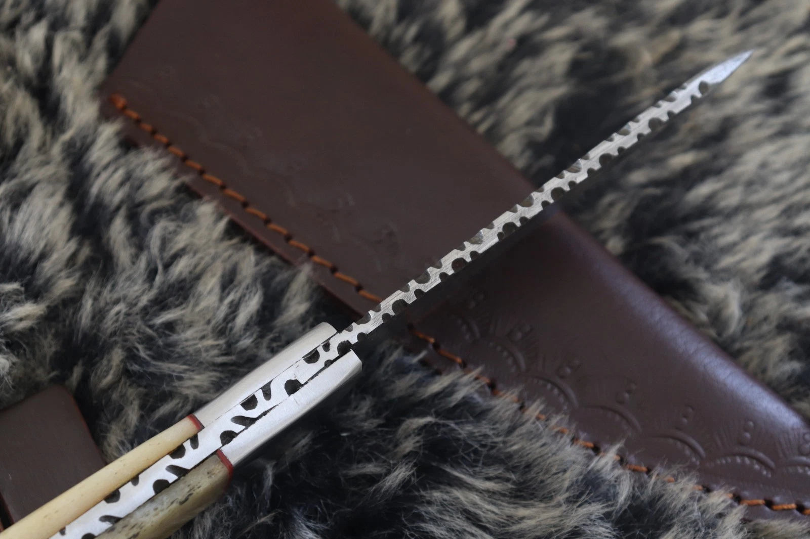 MKS HANDMADE DAMASCUS ART HUNTING DROP-POINT KNIFE WITH CAMEL BONE HANDLE