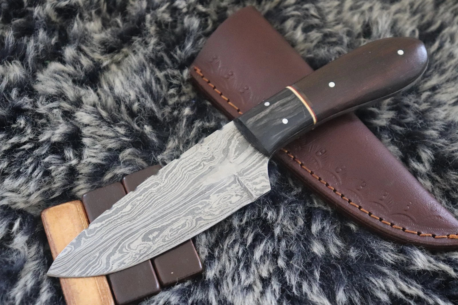 MKS HANDMADE DAMASCUS ART HUNTING SKINNER KNIFE WITH WALNUT WOOD HANDLE