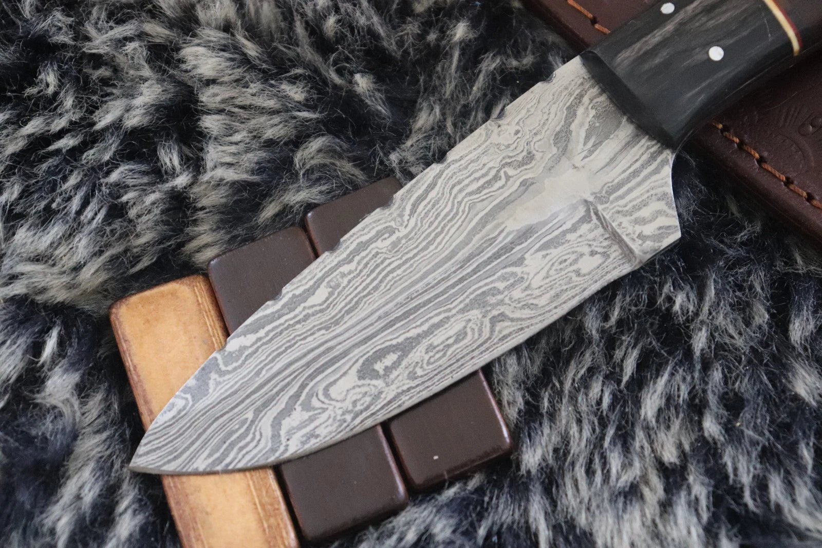 MKS HANDMADE DAMASCUS ART HUNTING SKINNER KNIFE WITH WALNUT WOOD HANDLE
